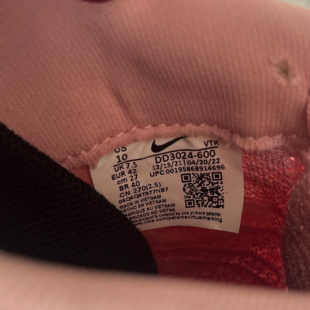 Nike Women's React Infinity Flyknit Sneakers - Picture 3 of 7